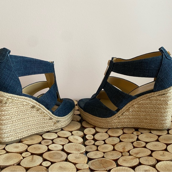 Michael Kori’s denim wedge - Picture 4 of 5